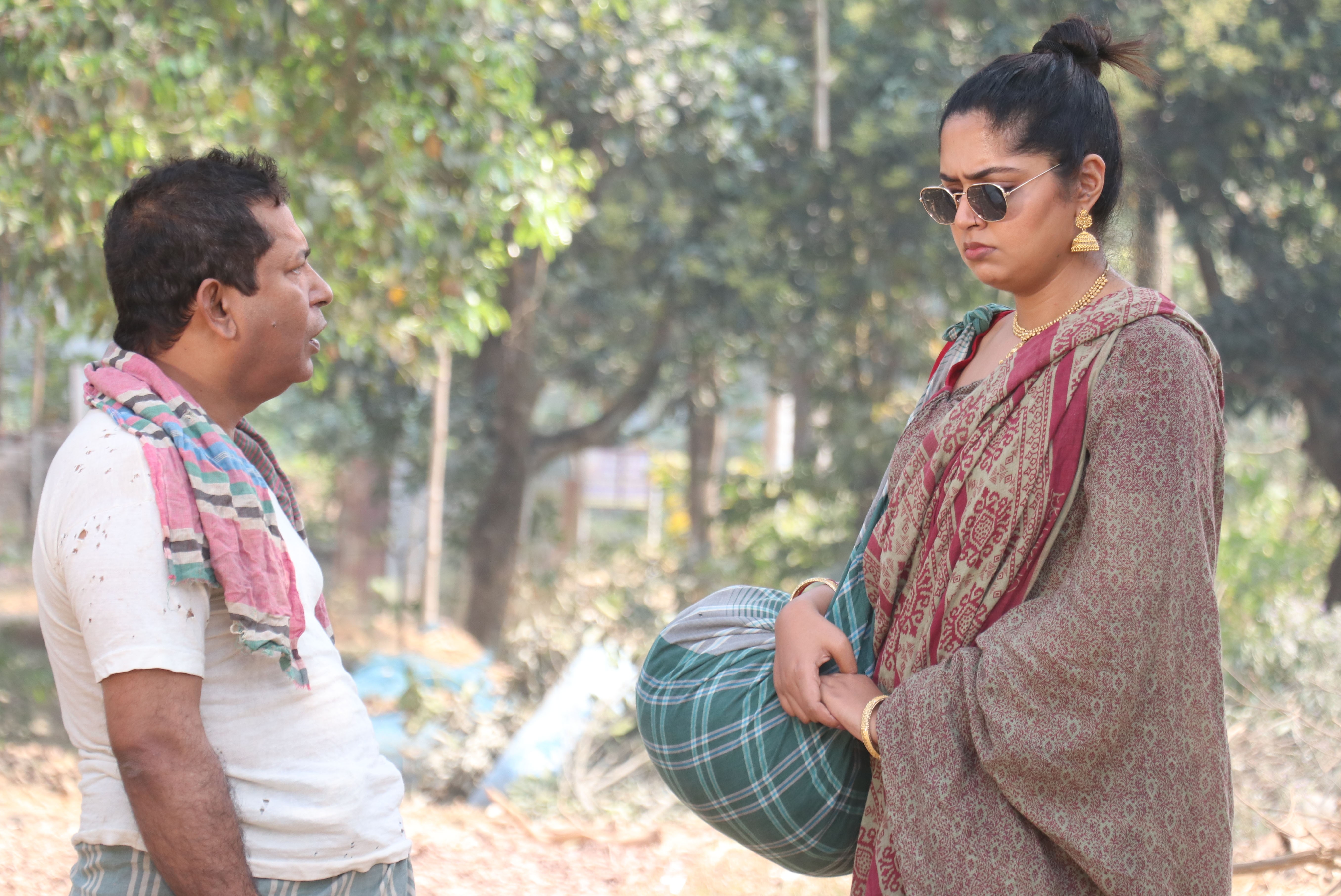 প্রকাশ পেয়েই সাড়া ফেলেছে ‘আমরা বেশি গরীব’